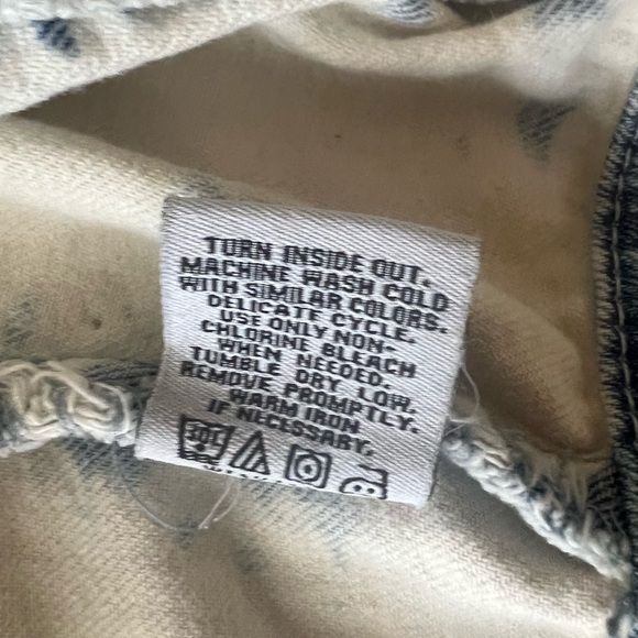 Wallflower Vintage Acid Wash Denim Trucker Vest Raw Edge Embroidered Detailing - Picture 6 of 12